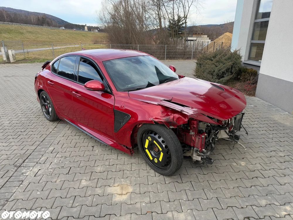 Alfa Romeo Giulia 2.9 V6 Bi-Turbo AT8 Quadrifoglio - 1