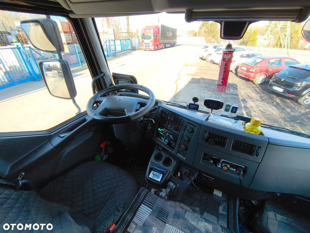 Volvo FL 210 - 12