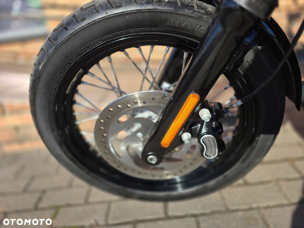 Harley-Davidson Softail Street Bob - 7