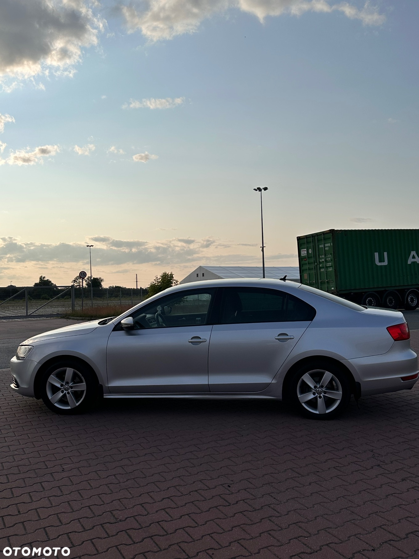 Volkswagen Jetta 1.6 TDI Highline - 9