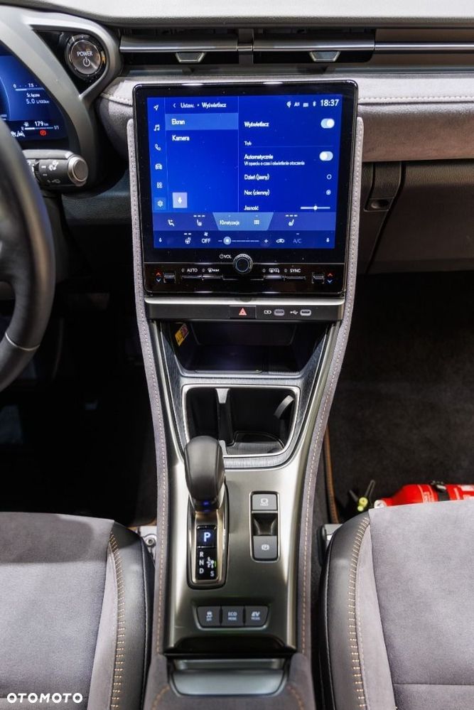 Lexus LBX - 13