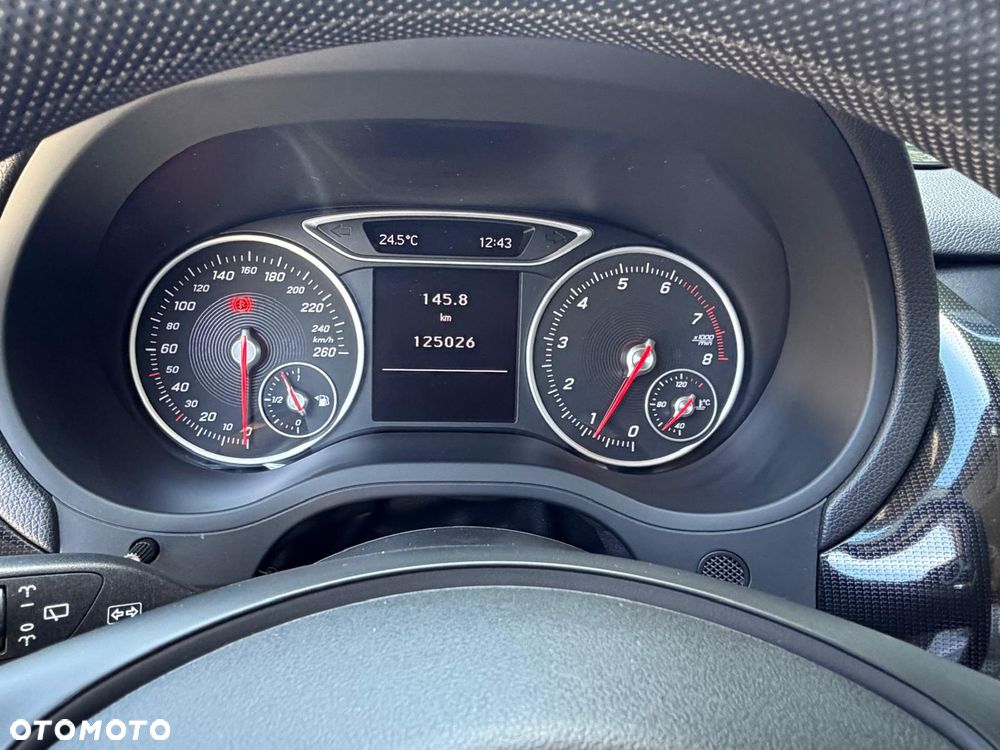 Mercedes-Benz Klasa B 180 (BlueEFFICIENCY) - 32