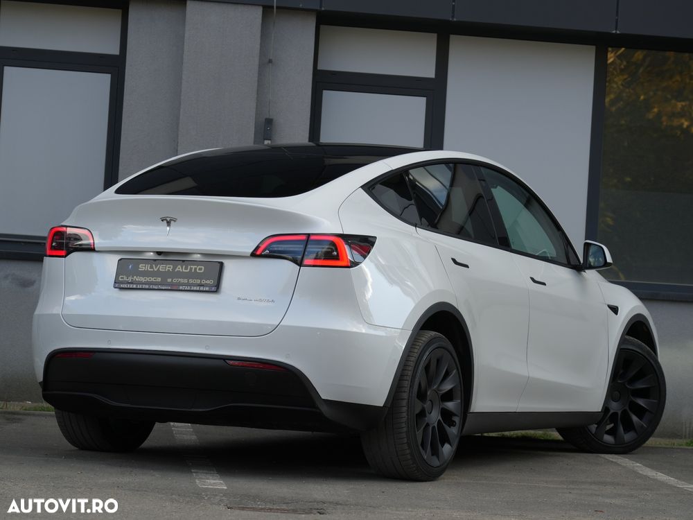 Tesla Model Y Performance Dual Motor AWD - 35