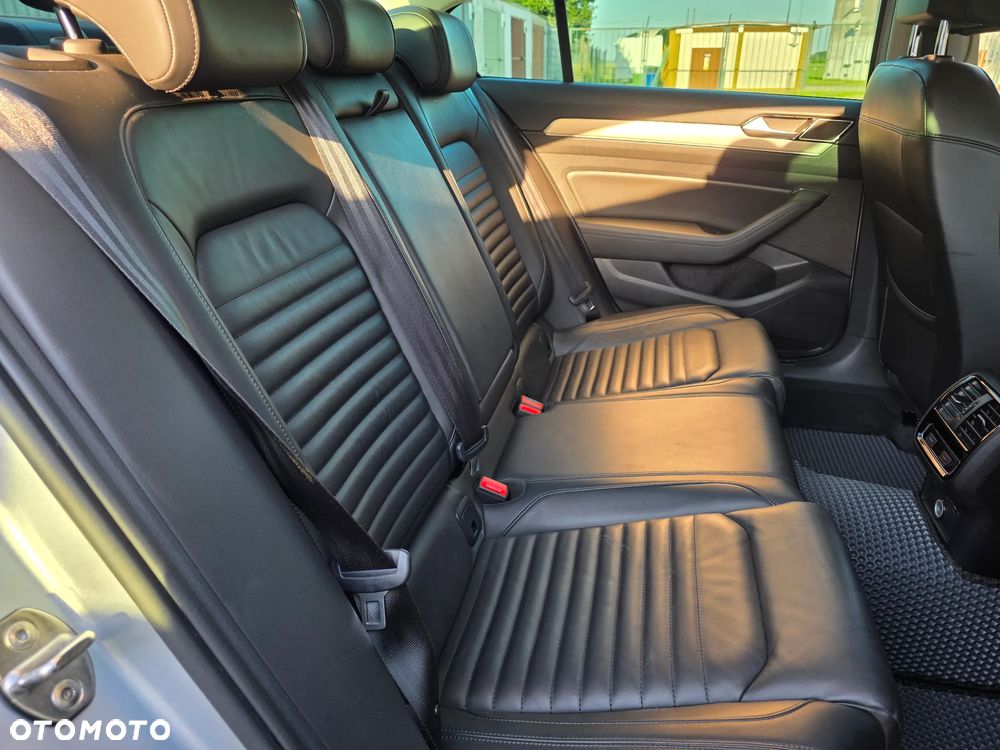 Volkswagen Passat 2.0 TSI 4Mot Highline DSG - 14