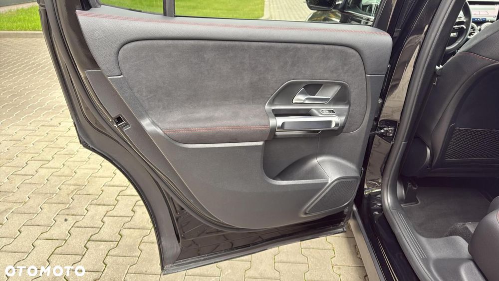 Mercedes-Benz GLB - 14