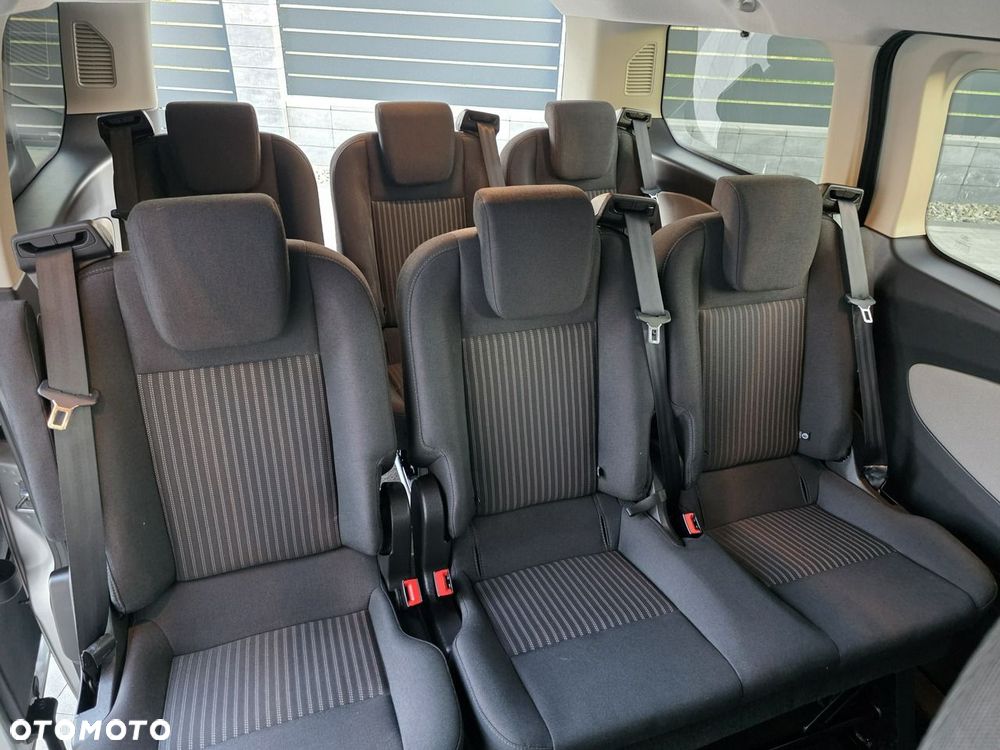 Ford Tourneo Custom - 27
