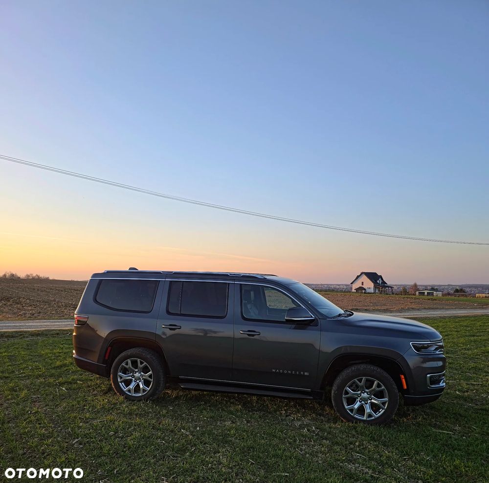 Jeep Wagoneer - 17