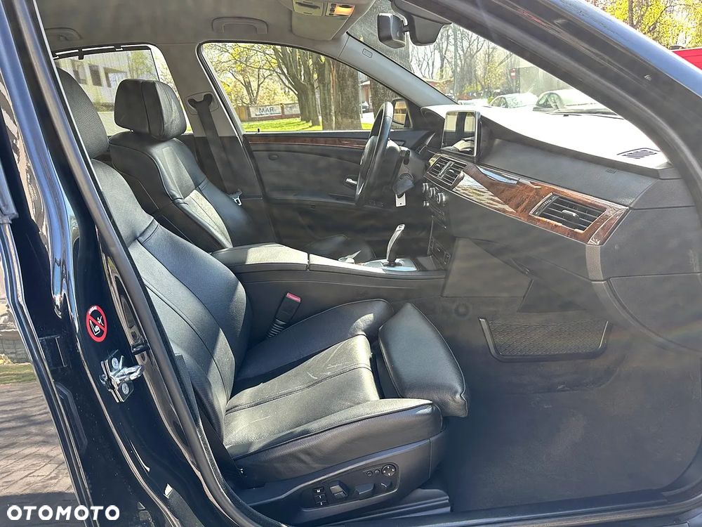 BMW Seria 5 530i xDrive - 16