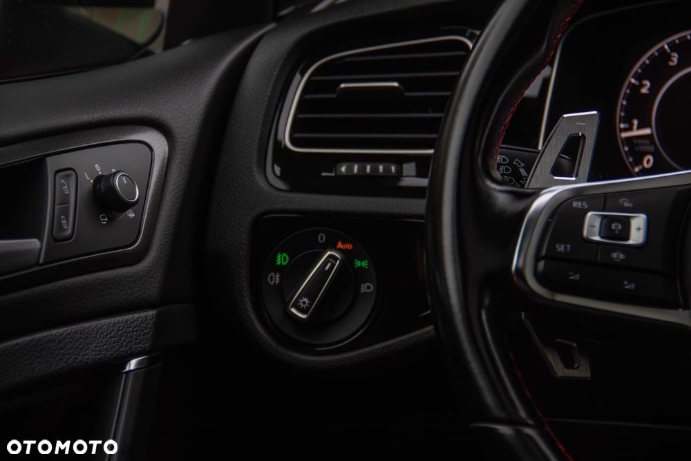 Volkswagen Golf - 17