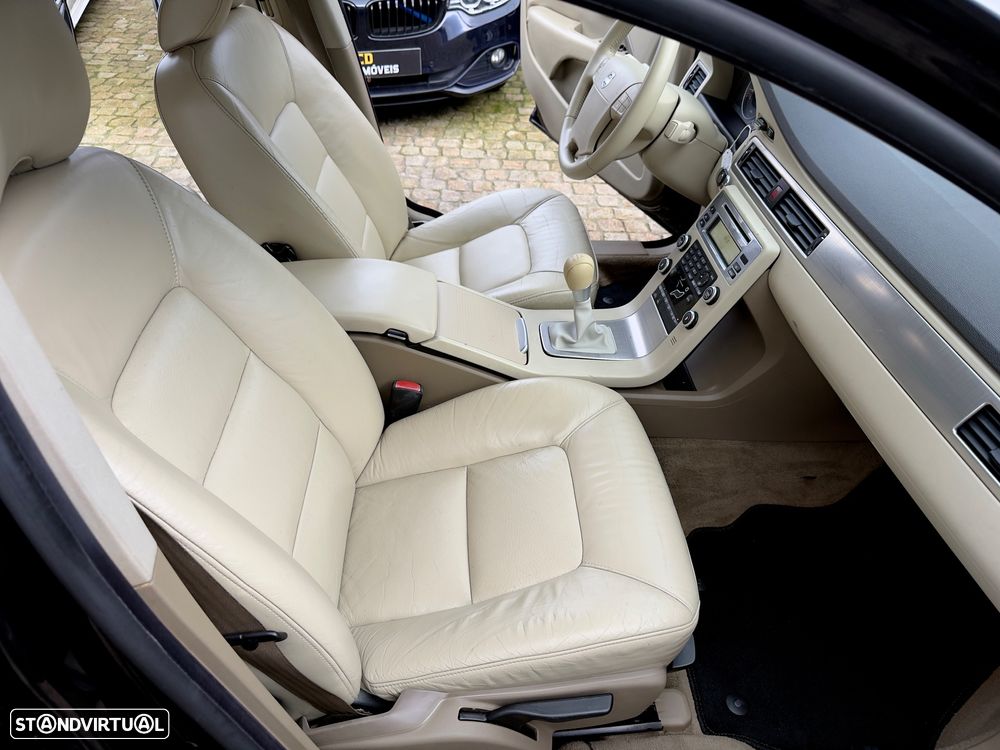 Volvo V70 2.4 D5 Momentum - 50