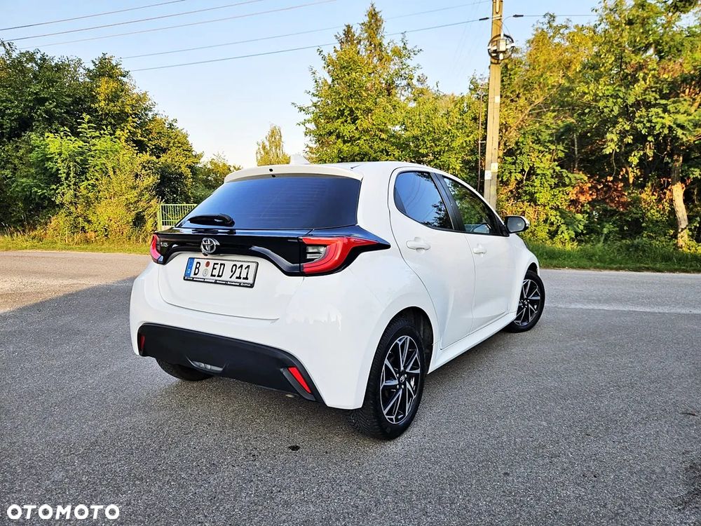 Toyota Yaris 1.5 VVT-i Team Deutschland - 14