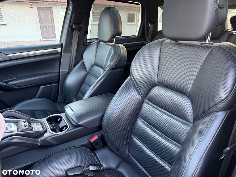 Porsche Cayenne - 24