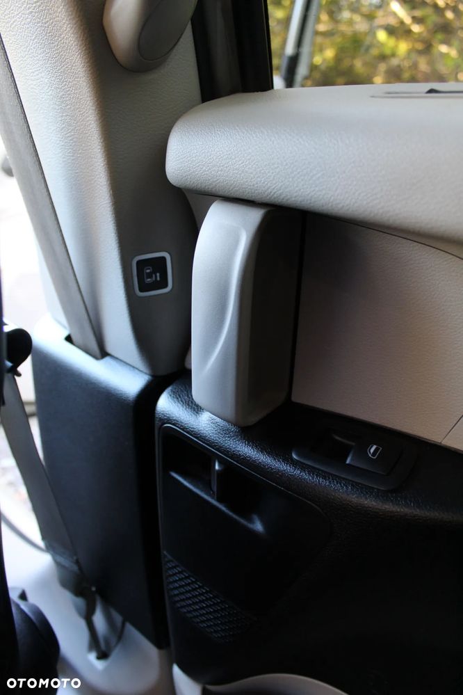 Chrysler Pacifica - 40