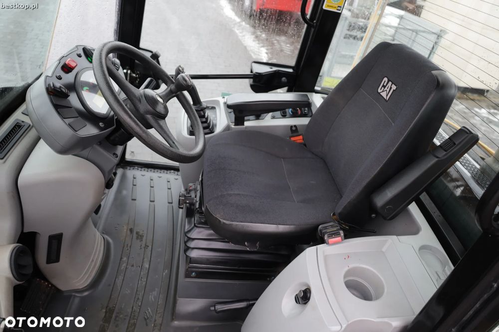 Caterpillar CAT 906M - 24