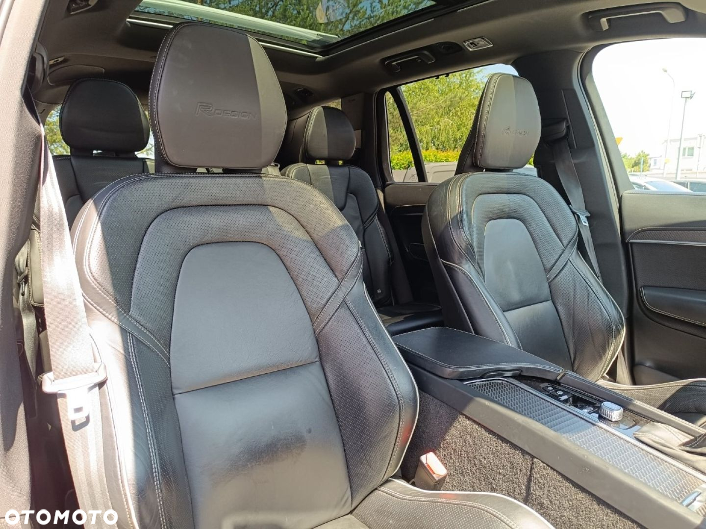 Volvo XC 90 D5 SCR AWD R-Design 7os - 31