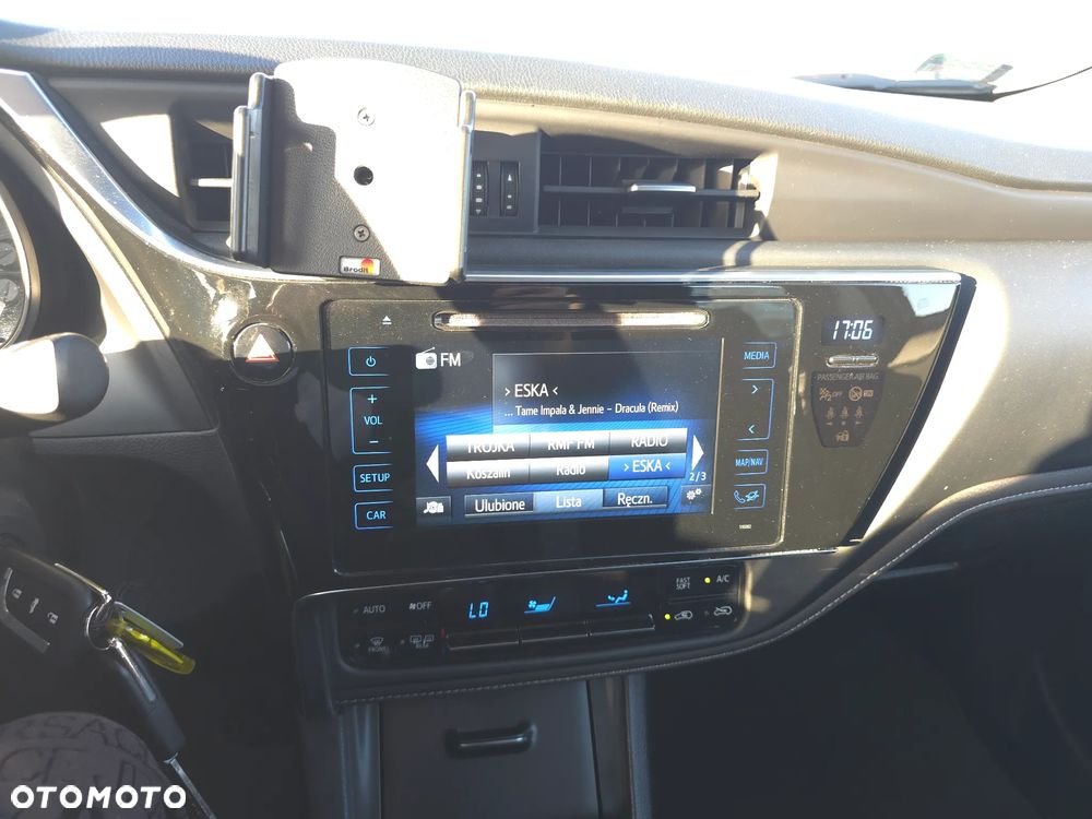 Toyota Auris 1.6 Premium - 25