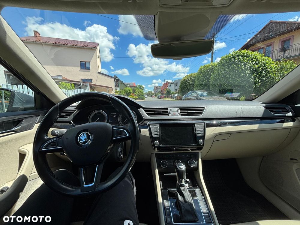 Skoda Superb 2.0 TDI 4x4 L&K DSG - 8