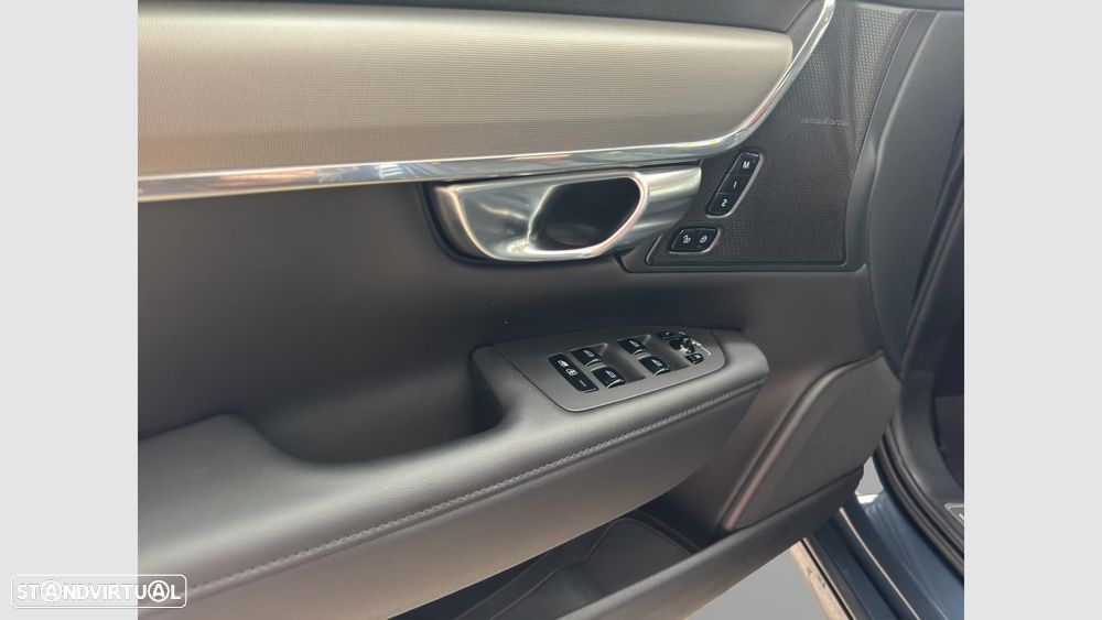 Volvo V90 2.0 T6 PHEV Plus Dark AWD - 11