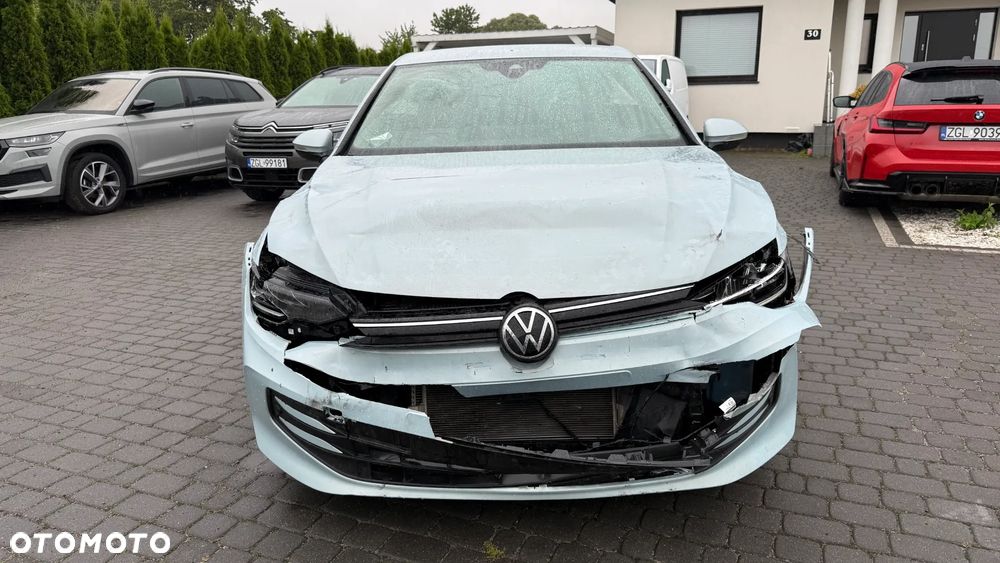 Volkswagen Golf - 8