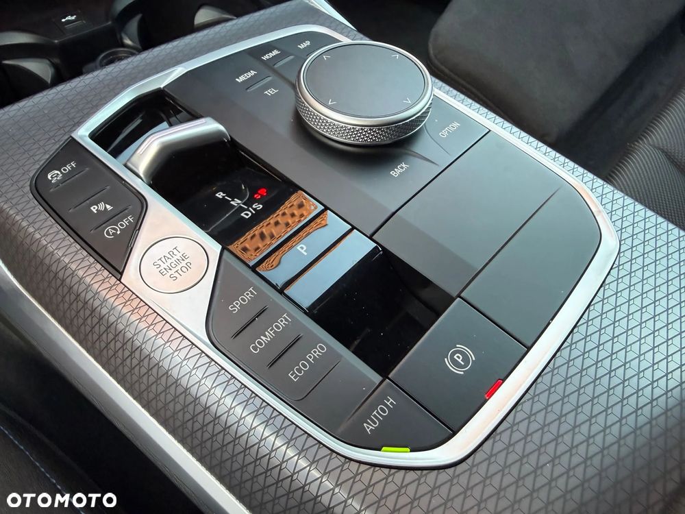 BMW Seria 3 318i M Sport - 13