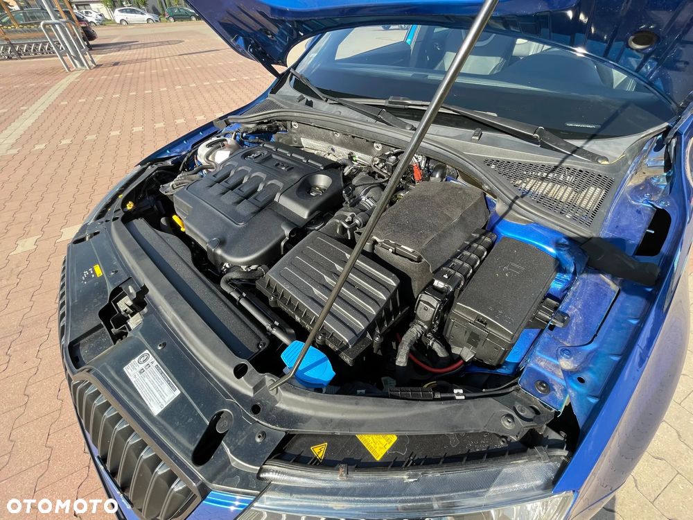 Skoda Octavia 2.0 TDI DSG RS - 32
