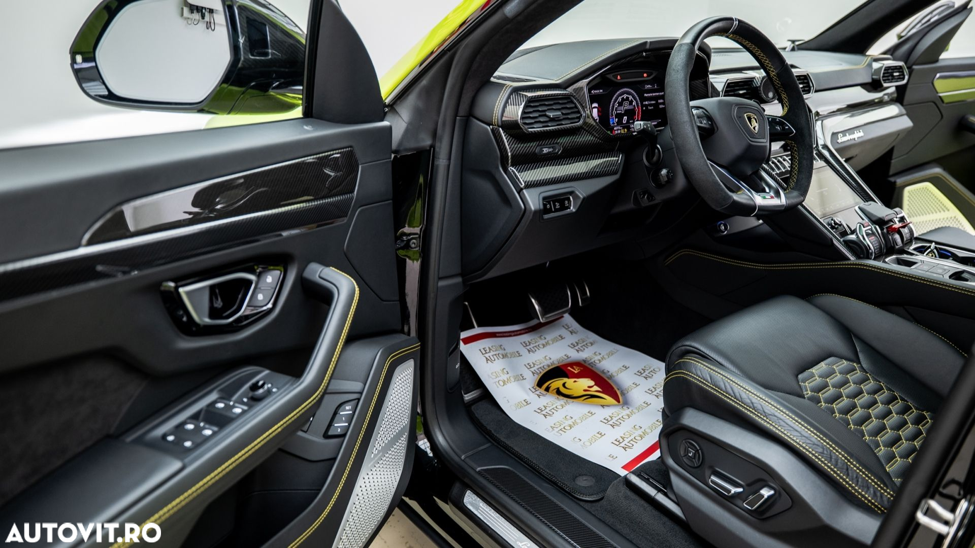 Lamborghini URUS Standard - 12