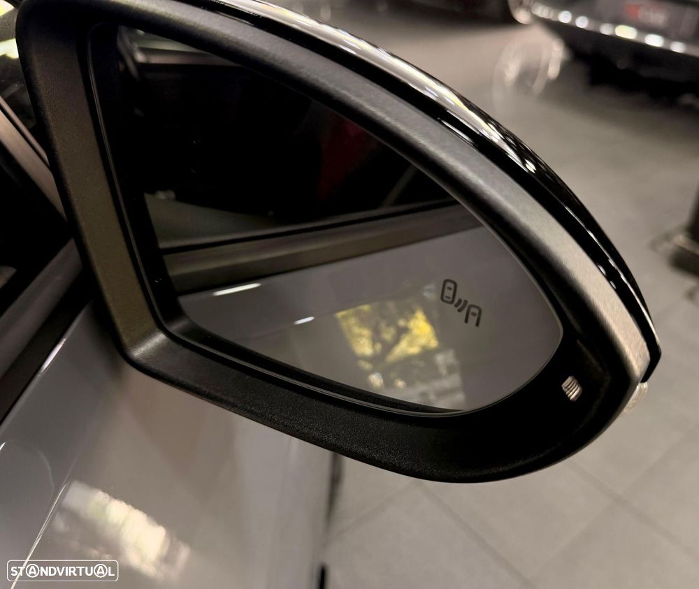 VW Golf GTI TCR 2.0 TSI OPF DSG - 19