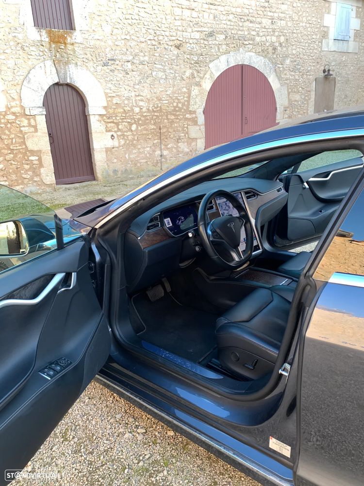Tesla Model S - 5