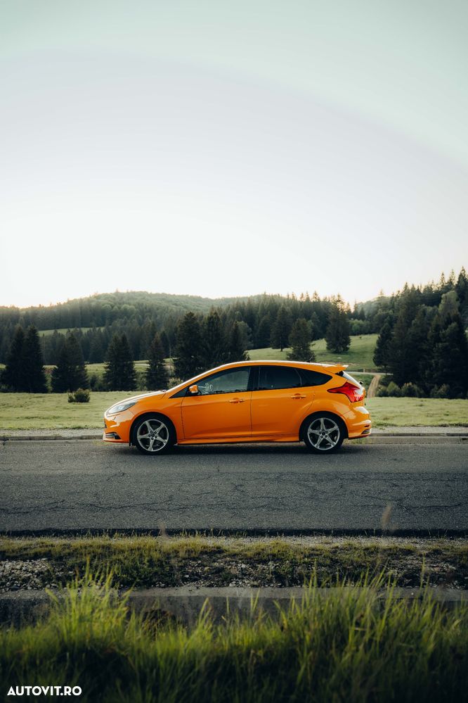FORD Focus 2013 — imagine 10