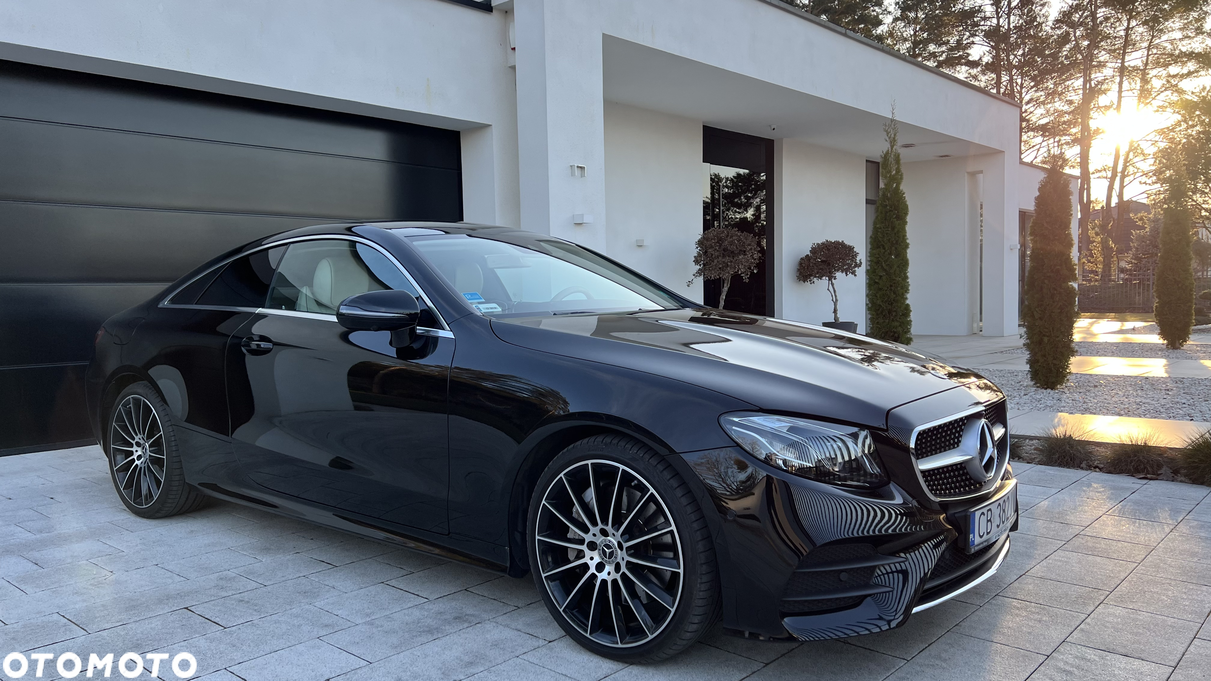 Mercedes-Benz Klasa E 300 Coupe 9G-TRONIC - 3