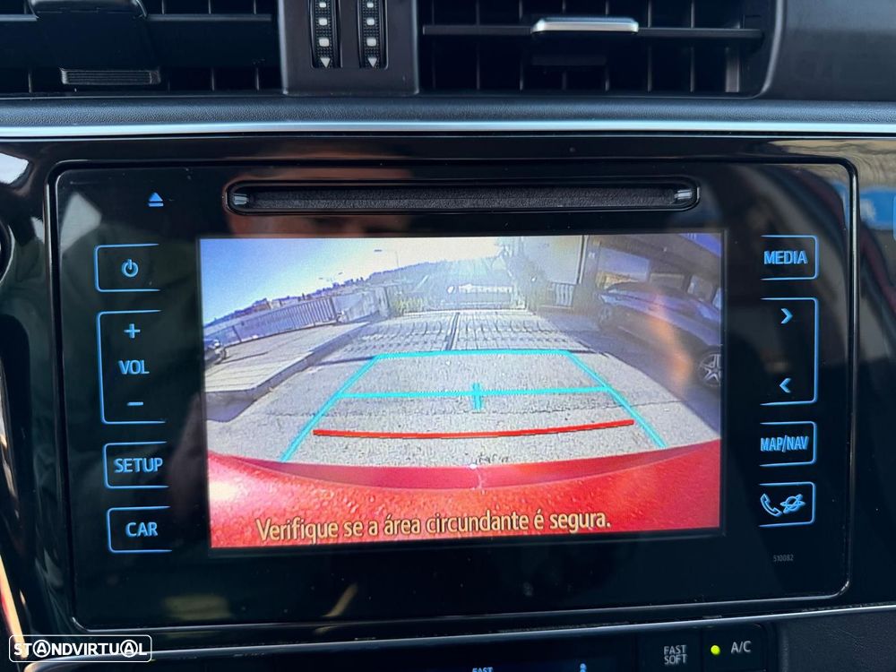 Toyota Auris 1.8 HSD Comfort +P.Sport+Navi - 25