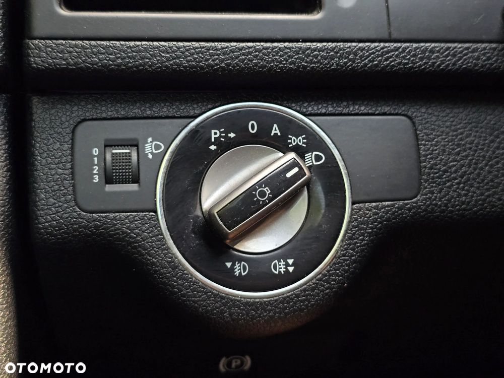 Mercedes-Benz Klasa C 200 CDI Elegance - 31