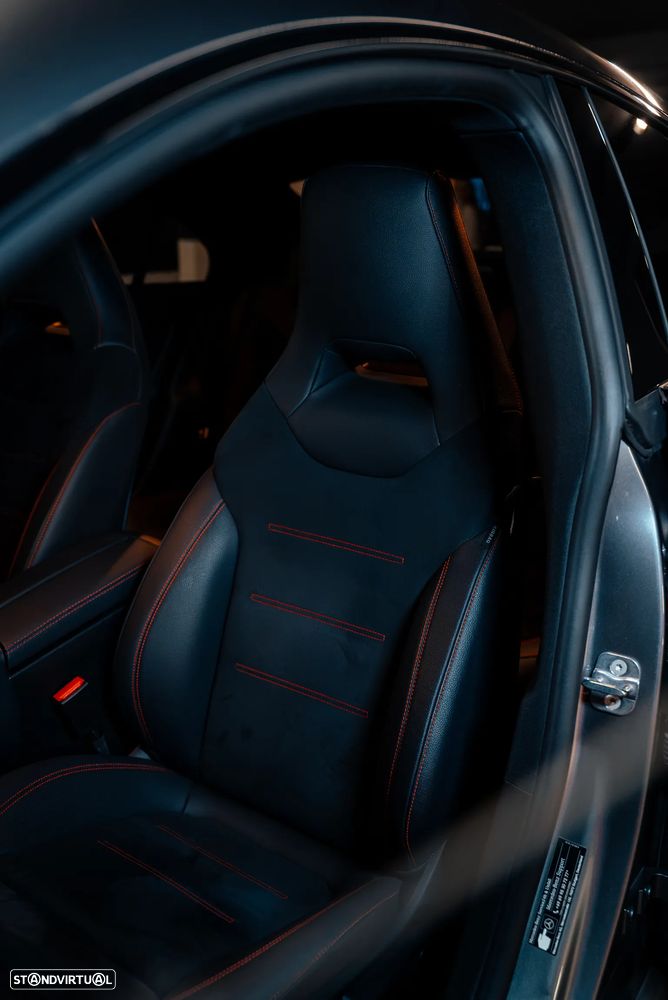Mercedes-Benz CLA 250 e AMG Line - 42