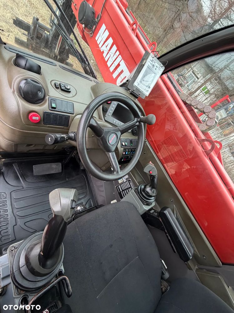 Manitou MRT2150+PRIVILEGE Ładowarka teleskopowa 4x4 ROTO 21metrów. Bez AdBLUE bez DPF. udźwig 5ton jak Nowa z Norwegii 4900mtg. 2015rok. Obrót pełny. Zero luzów wycieków. Zadbana maszyna z Fermy Norweskiej. Silnik 160 Km. AUTEC zdalne sterowanie. Ani deka luzów czy wycieków. Opony jak Nowe. Pełny Oryginał. Niski przebieg. Stabilizatory. Zamki na tłokach. OKAZJA - 34