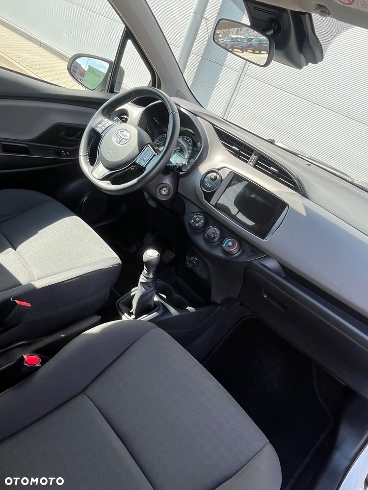 Toyota Yaris 1.0 Premium - 9