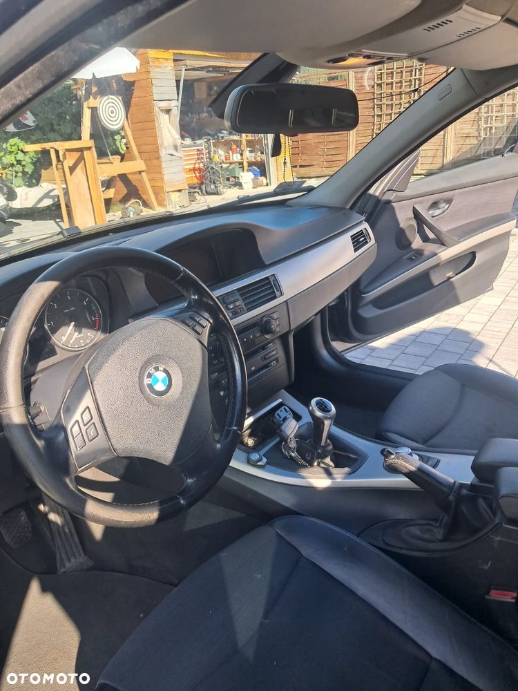 BMW Seria 3 318d - 12