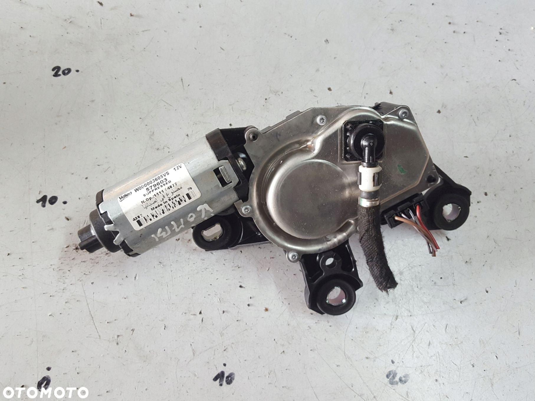 AUDI A4 B8 LIFT 11-15r KOMBI SILNICZEK WYCIERACZKI TYŁ - 2