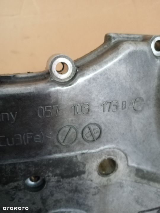 Osłona obudowa rozrządu Porsche Cayenne 4.2 TDI 057103173BA - 3