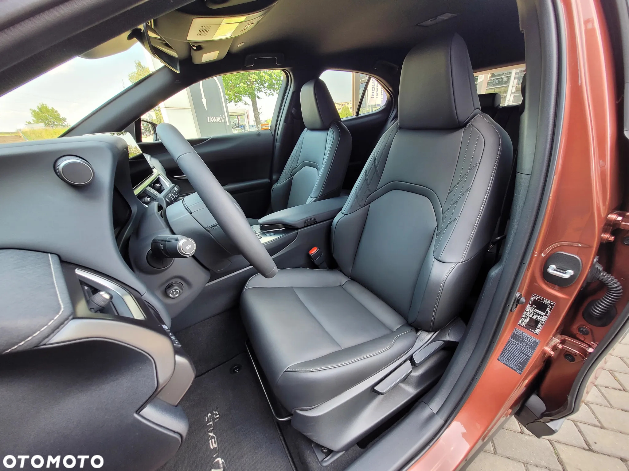 Lexus UX 300h F Sport Design - 13