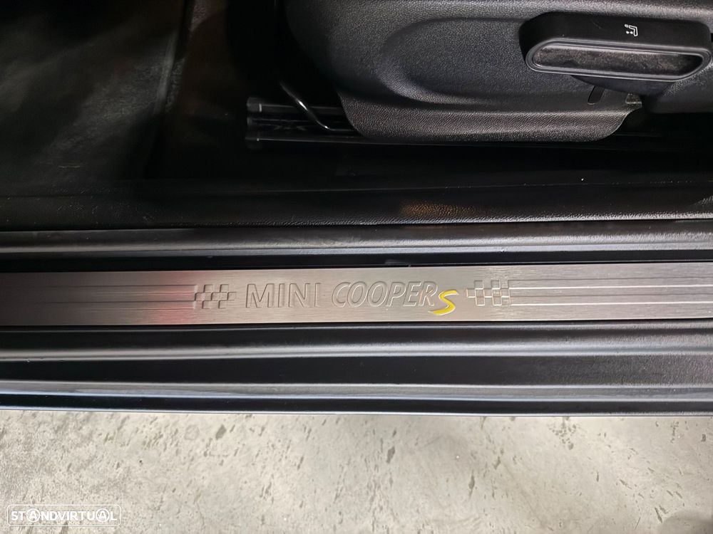 MINI 3 Portas Cooper SE Premium Essential - 22