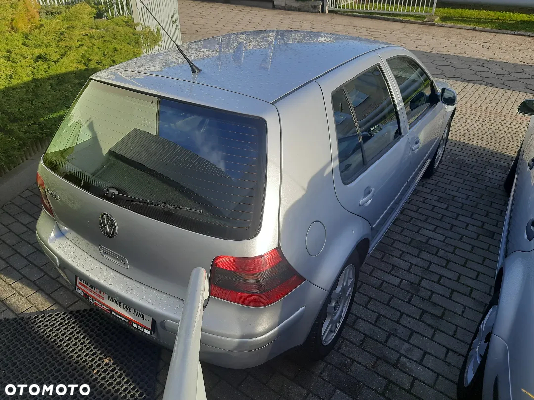 Volkswagen Golf - 6