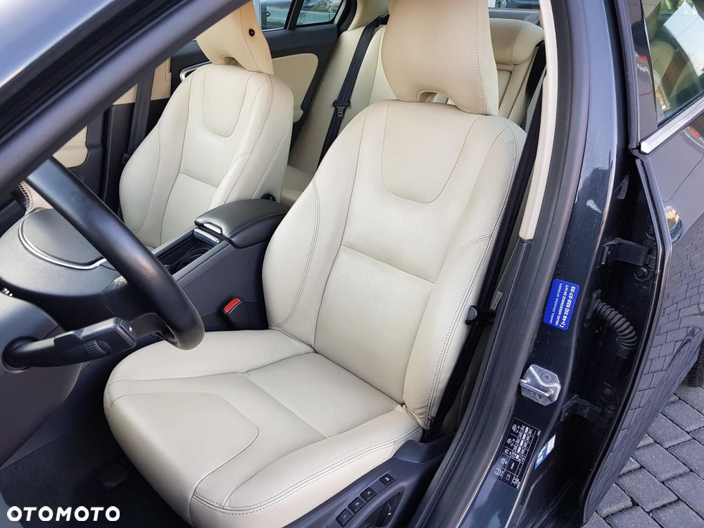 Volvo S60 T5 Drive-E Momentum - 17