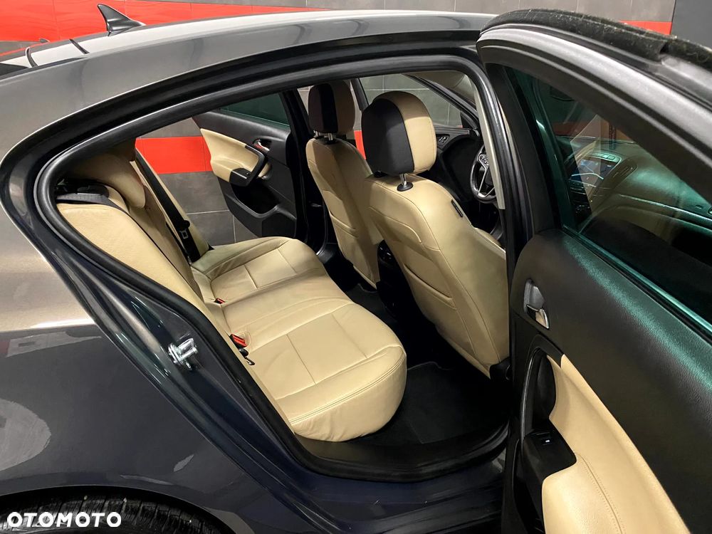 Opel Insignia 1.4 T Cosmo S&S - 24