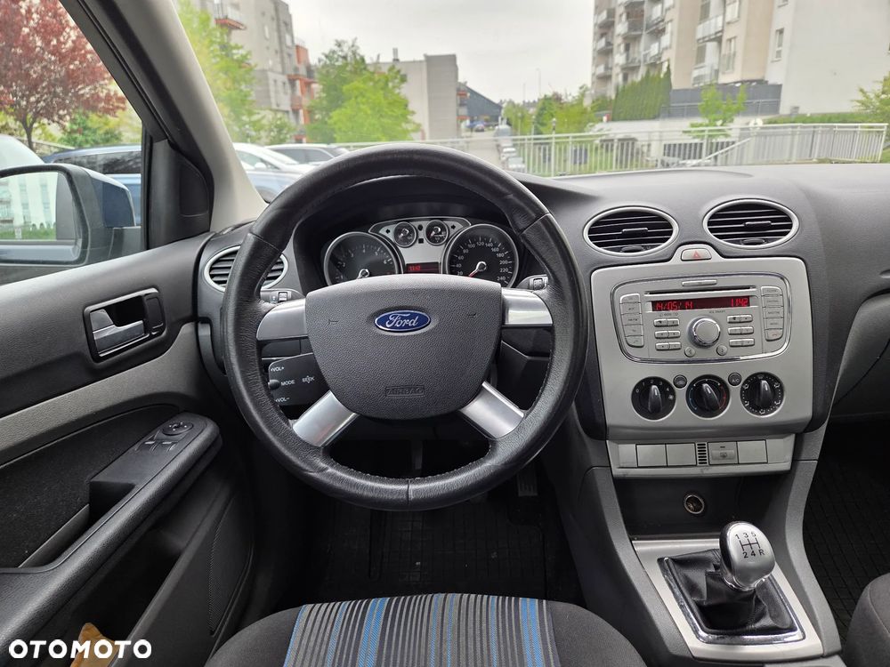 Ford Focus 1.4 Trend + - 10