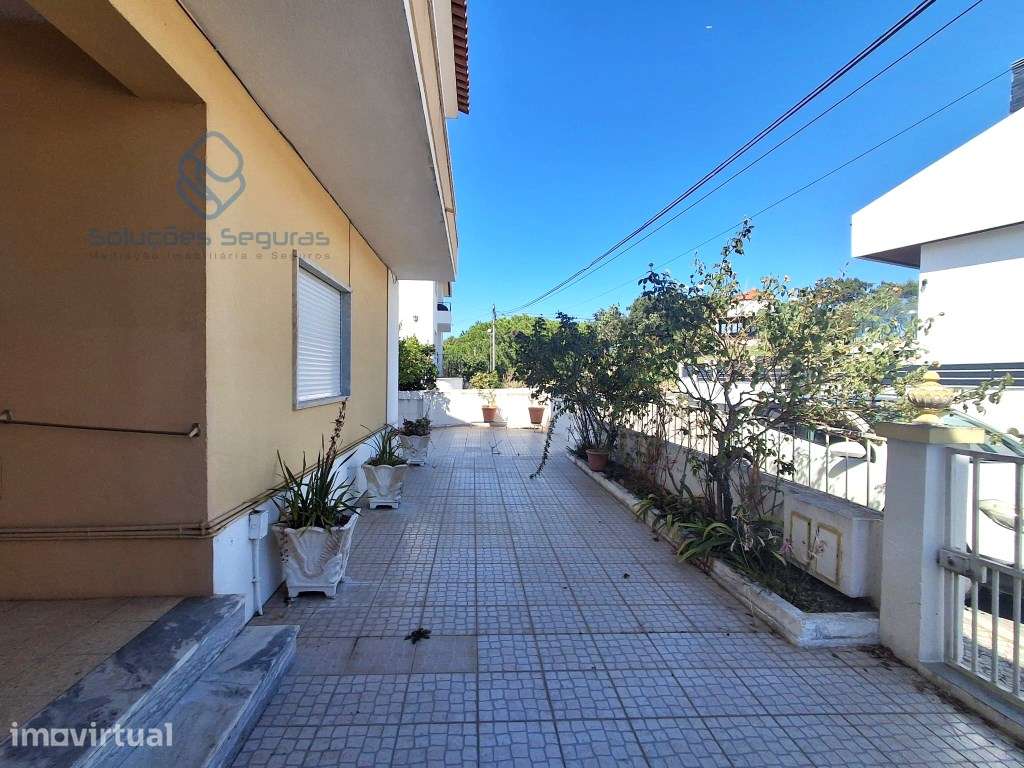 Andar de Moradia T2 na Moita c/ Garagem e Quintal - Grande imagem: 2/12