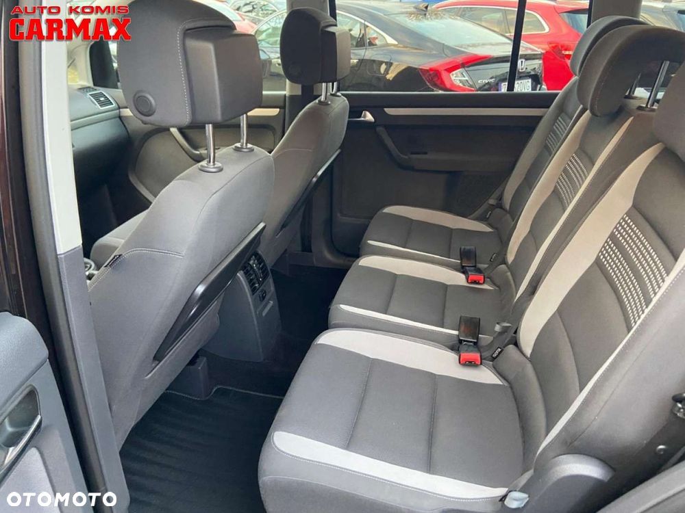 Volkswagen Touran - 22