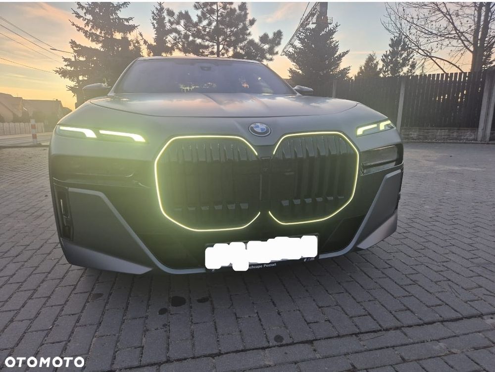 BMW Seria 7 M760e PHEV xDrive Individual Edition sport - 2