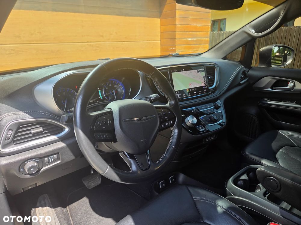 Chrysler Pacifica - 10