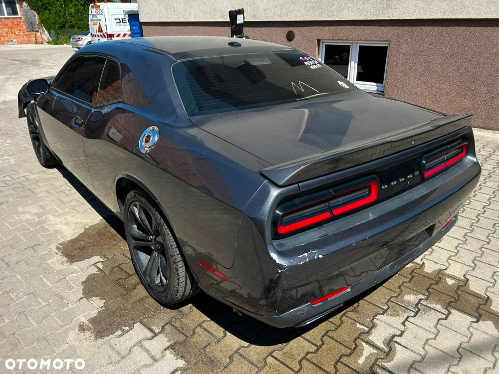 Dodge Challenger - 5