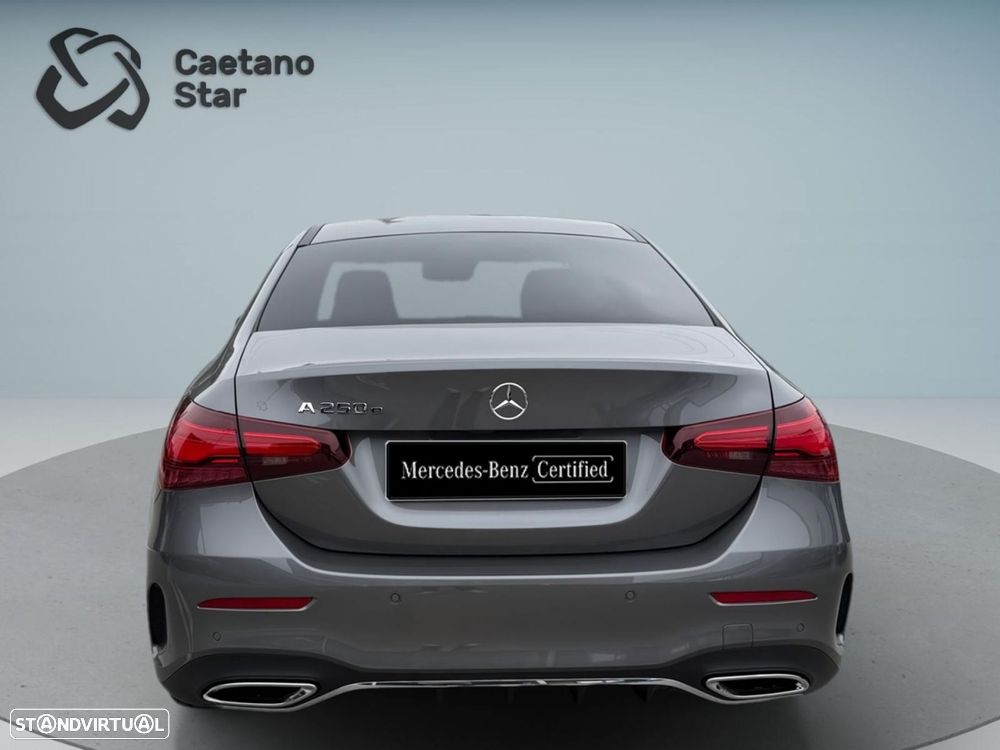 Mercedes-Benz a-250-limousine e - 9